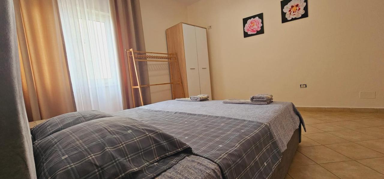 New Bazaar Side Bliss 2 Bed Room Apt With Free Garage Tirana Extérieur photo
