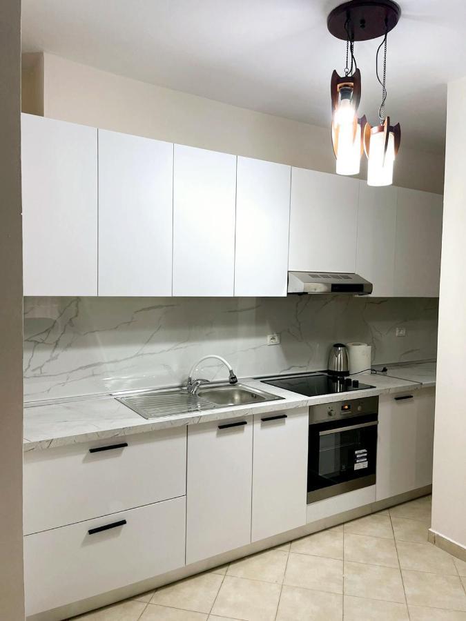 New Bazaar Side Bliss 2 Bed Room Apt With Free Garage Tirana Extérieur photo