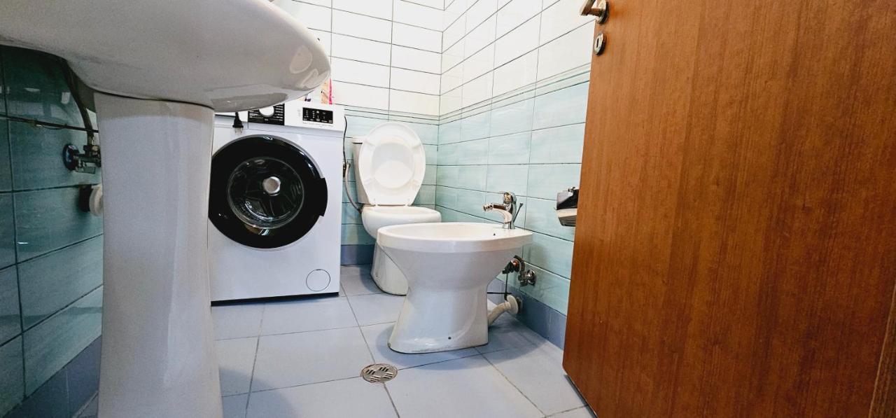 New Bazaar Side Bliss 2 Bed Room Apt With Free Garage Tirana Extérieur photo